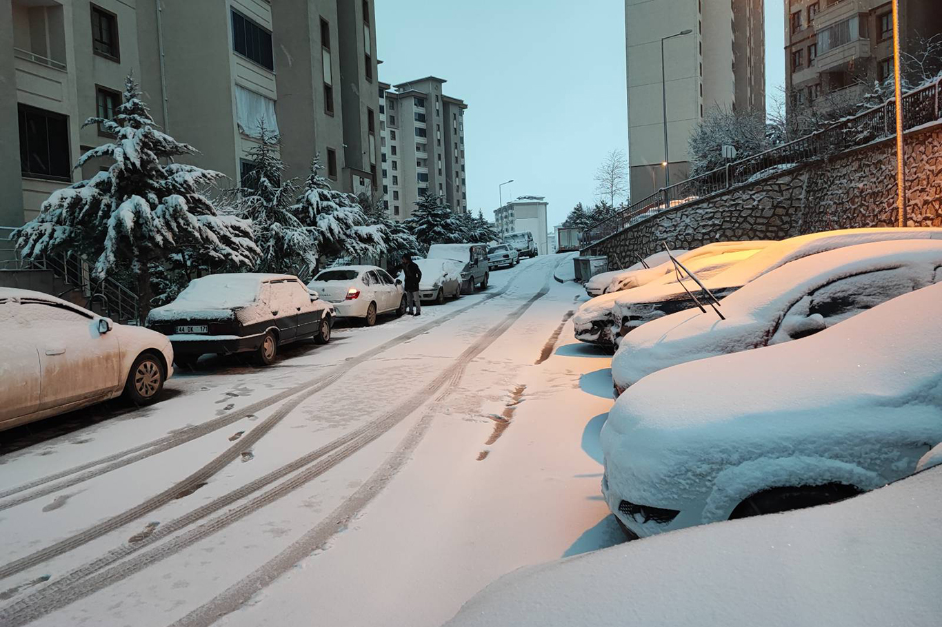 Depremin Yil Donumunde Sehir Beyaza Burundu 1F1B60A2