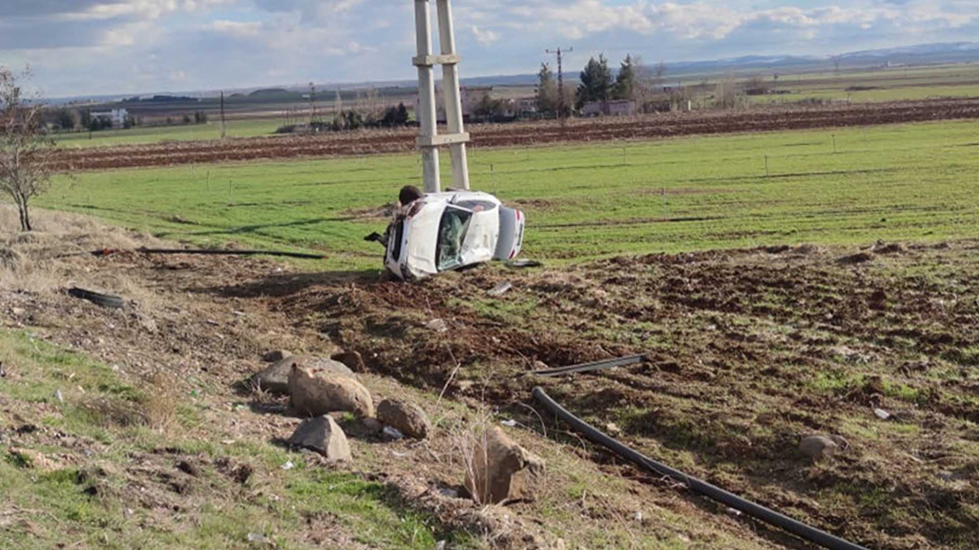 Diyarbakır Çınar’da Kontrolden Çıkan Otomobil Takla Attı 1