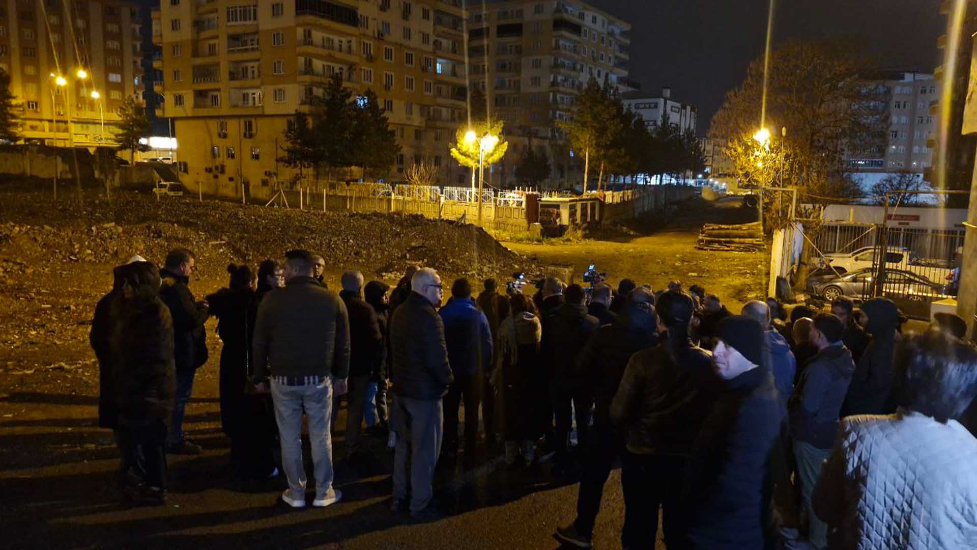 Diyarbakır'da Depremde Hayatını Kaybeden 411 Kişi Anıldı 3