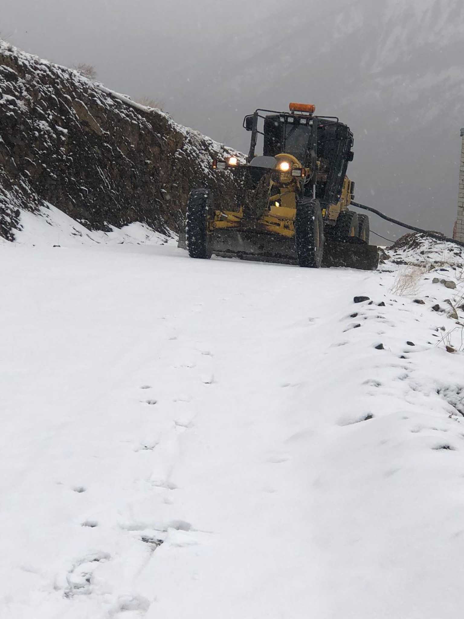 Diyarbakır’da Kar Yağışı Nedeniyle Kapanan Yollar Ulaşıma Açıldı 5