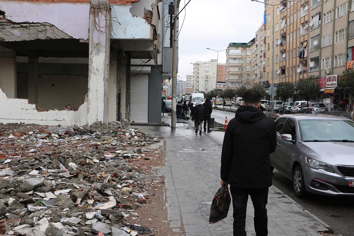 Diyarbakır’da Yıkım Sırasında Hasar Gören Bina, Madde Bağımlılarının Yuvası Haline Geldi 5