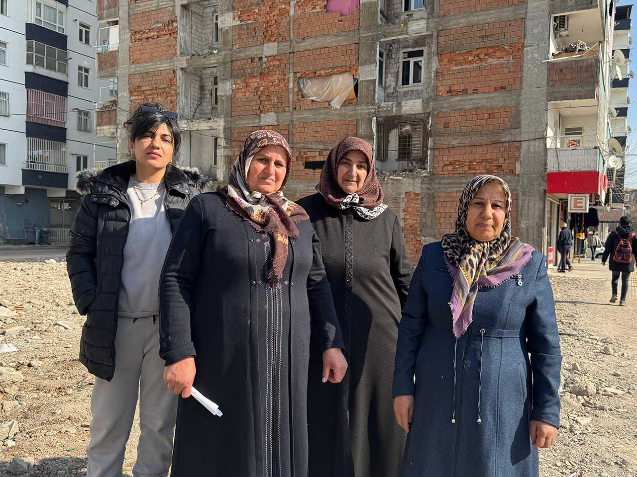 Diyarbakır’da Yıkım Sırasında Zarar Gören Binada Yaşayan 5 Aile, Maddi Imkansızlıklar Nedeniyle Taşınamıyor 12