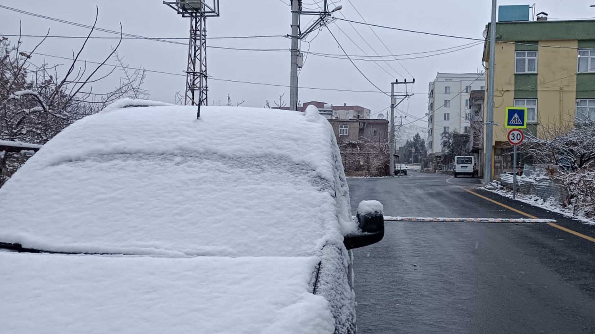 Diyarbakır’ın 2 Ilçesinde Kar Yağışı Etkili Oldu 1