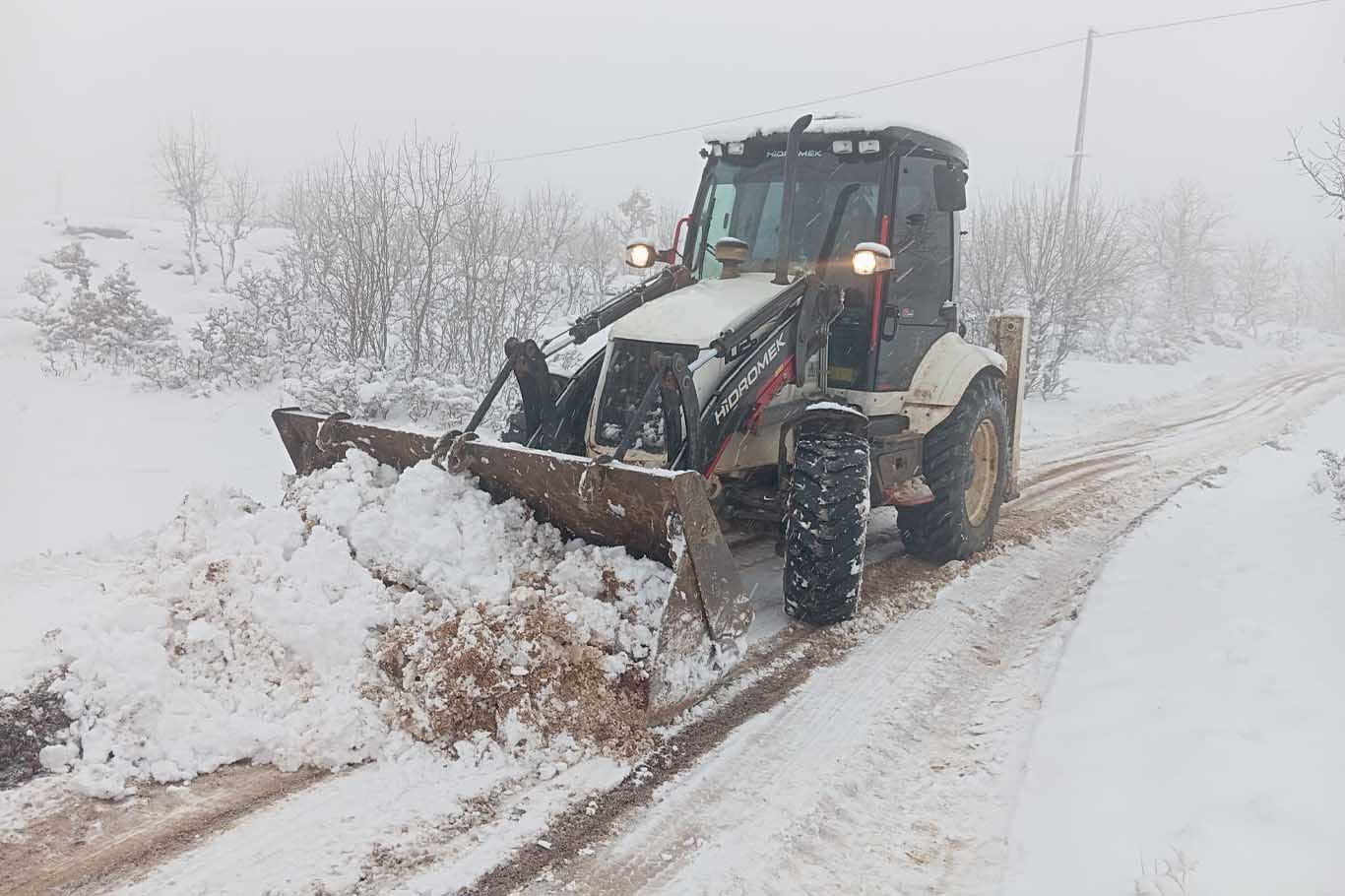 Eğil Belediyesi, Karda Mahsur Kalan Vatandaşı Hastaneye Ulaştırdı 1