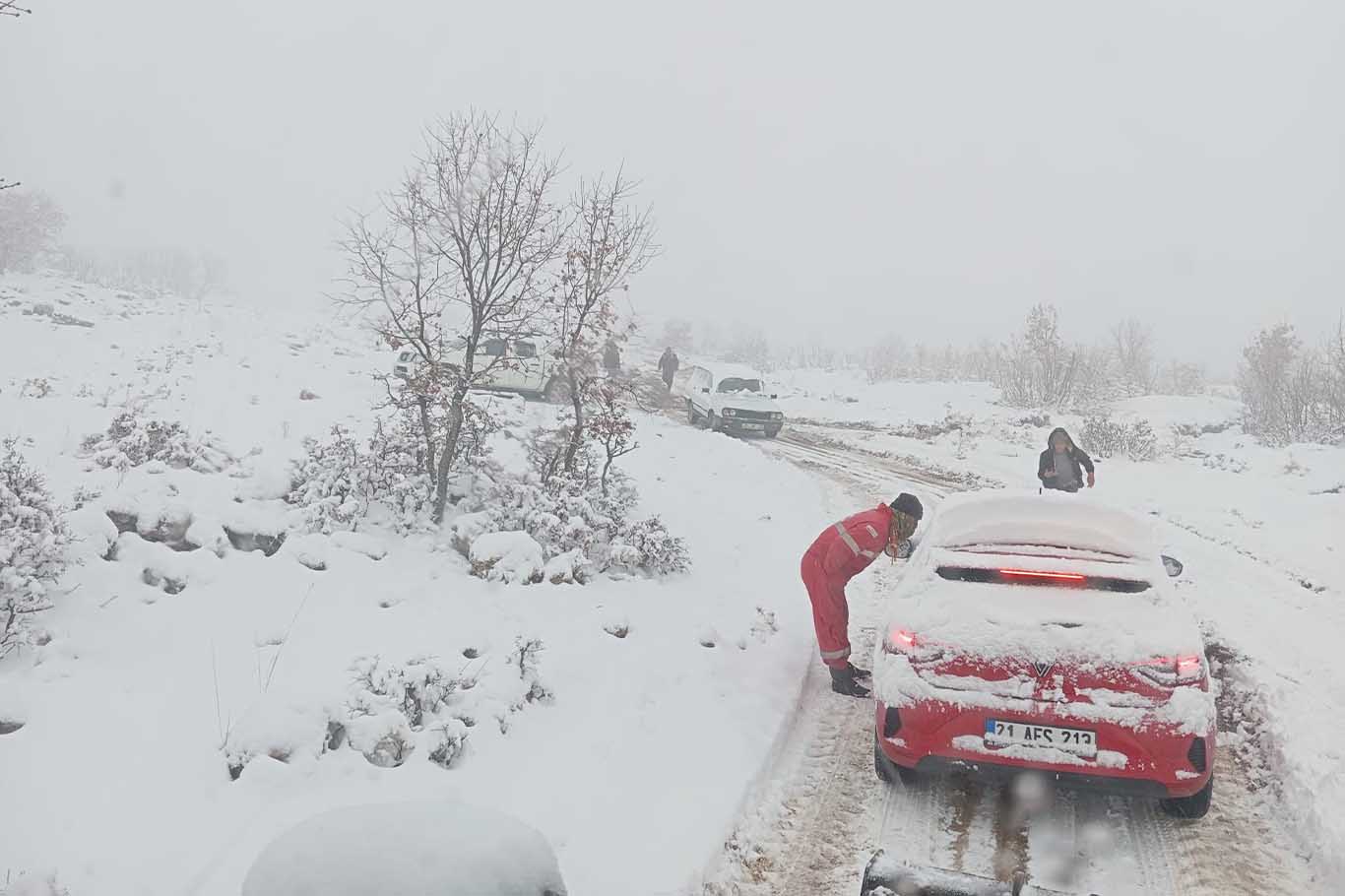 Eğil Belediyesi, Karda Mahsur Kalan Vatandaşı Hastaneye Ulaştırdı 2