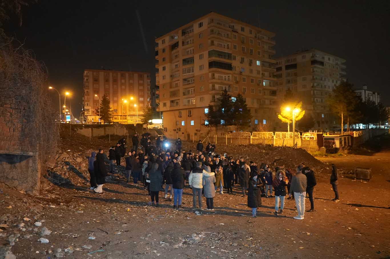 Eş Başkan Hatun, Diyarbakır’da Depremde Ölenleri Anma Törenine Katıldı 6