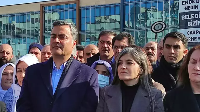 Görevden Alınan Van Büyükşehir Belediye Başkanı Abdullah Zeydan'ın Yerine Kayyum Atandı (2)