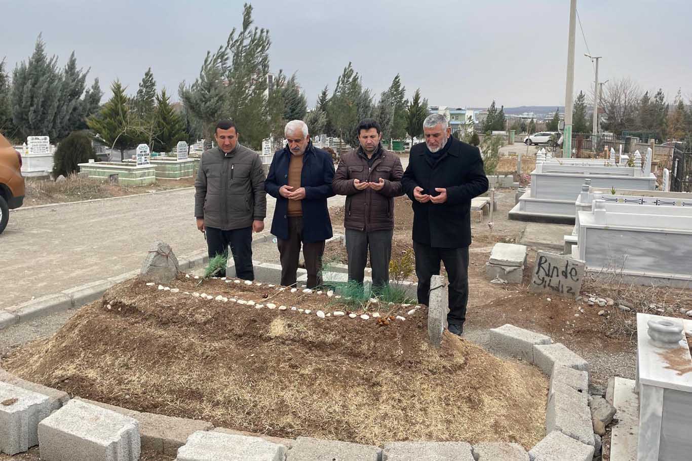 Hüda Par Bismil İlçe Başkanı, Depremde 6 Ferdini Kaybeden Aileyi Ziyaret Etti 3