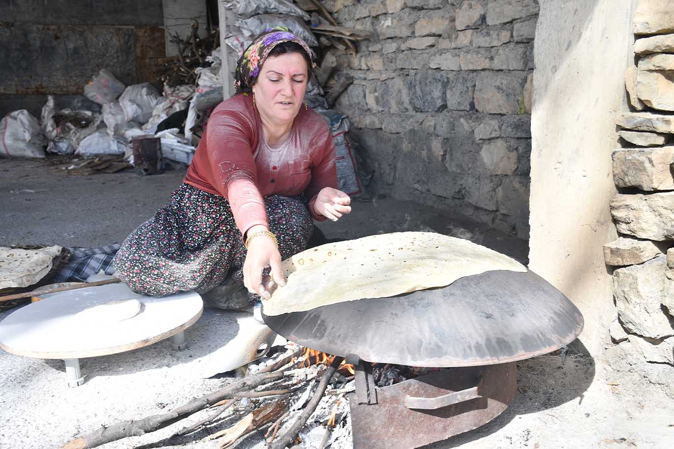 Kadınlar Hava Durumuna Göre Ekmek Pişirerek Stokluyor 1