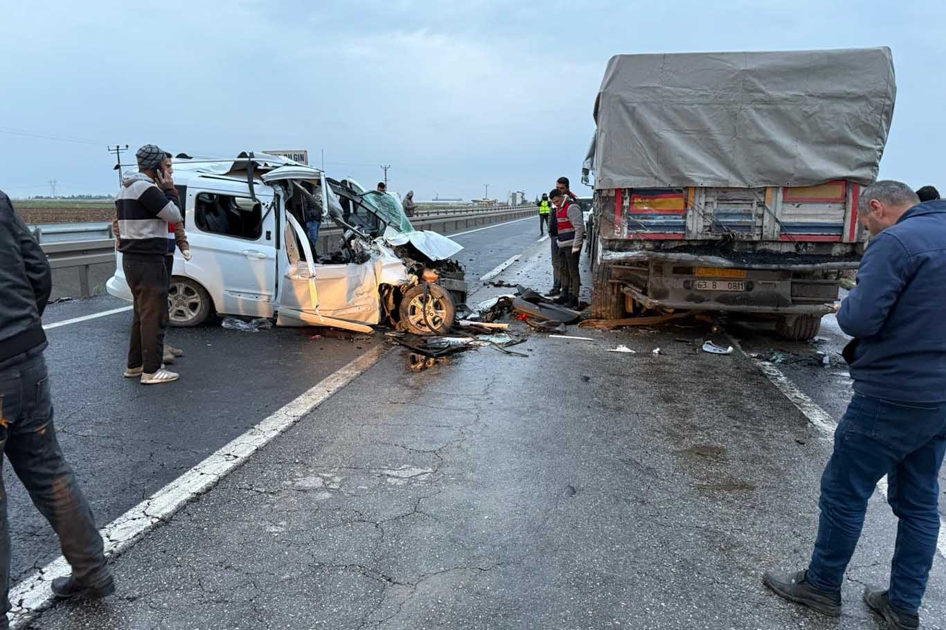 Kamyona Arkadan Çarpan Hafif Ticari Araçtaki Kadın, Hayatını Kaybetti 2