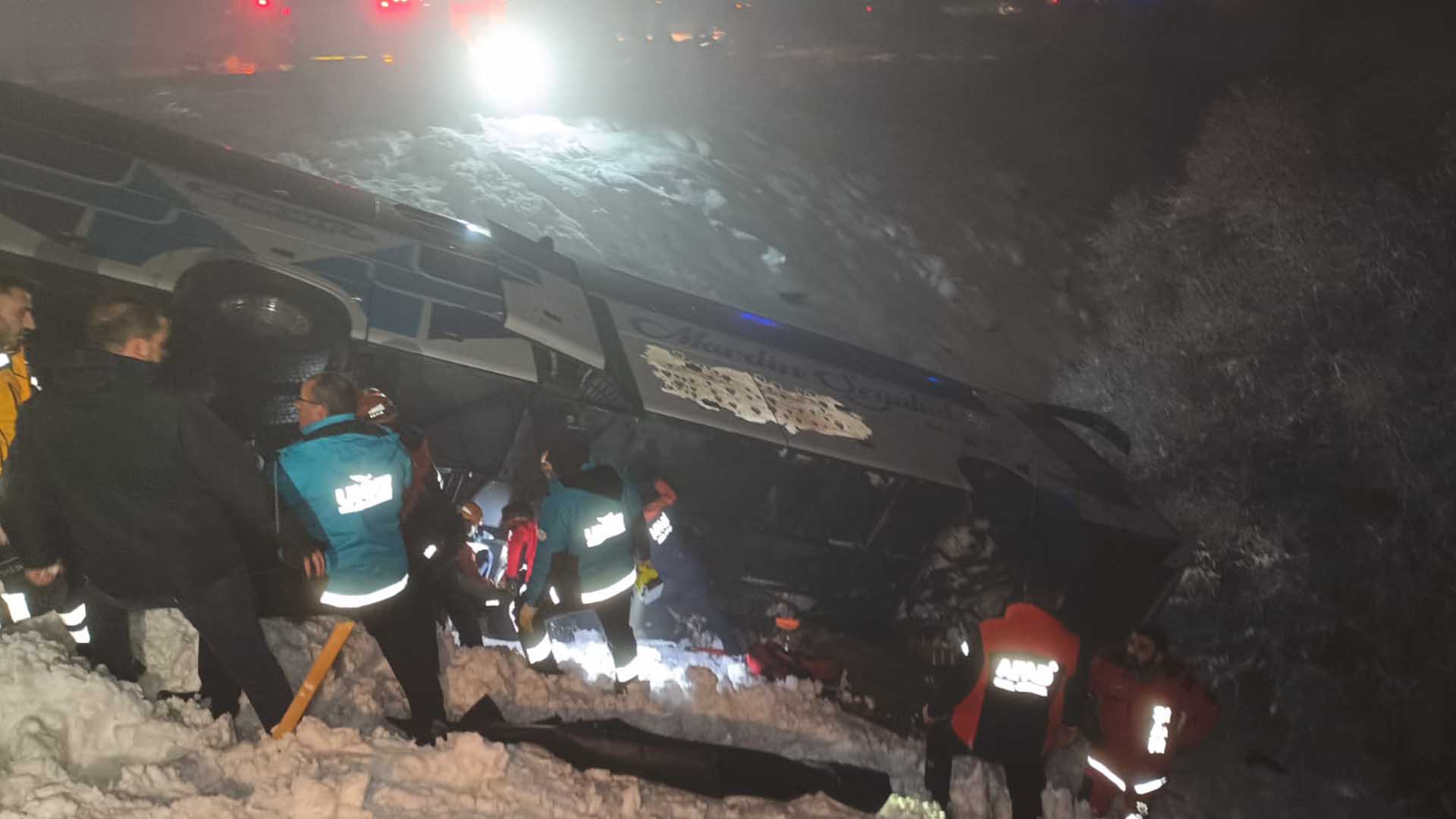 Mardin Otobüsü Bingöl’de Devrildi 4 Ölü, 32 Yaralı 2