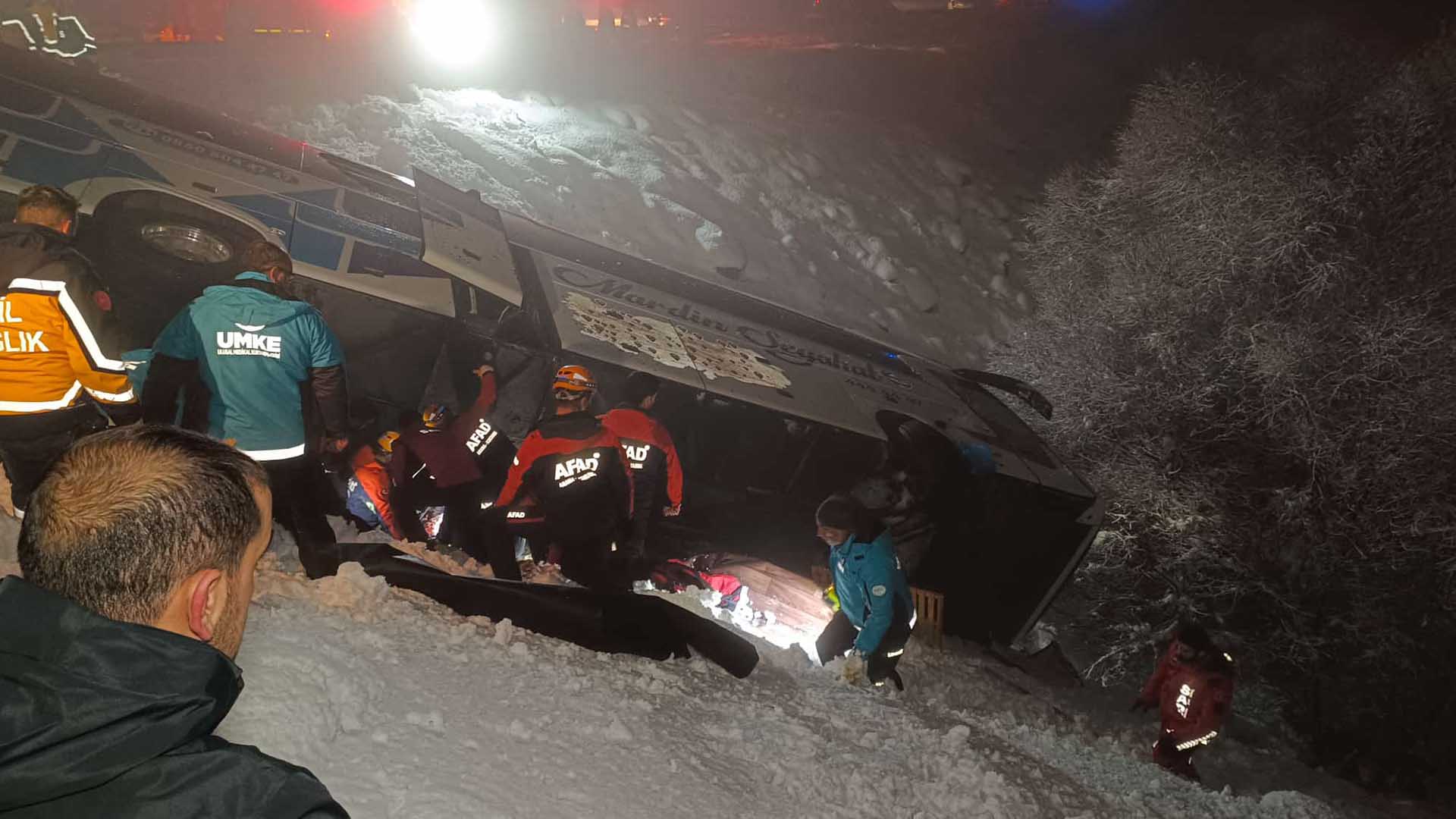 Mardin Otobüsü Bingöl’de Devrildi 4 Ölü, 32 Yaralı 5