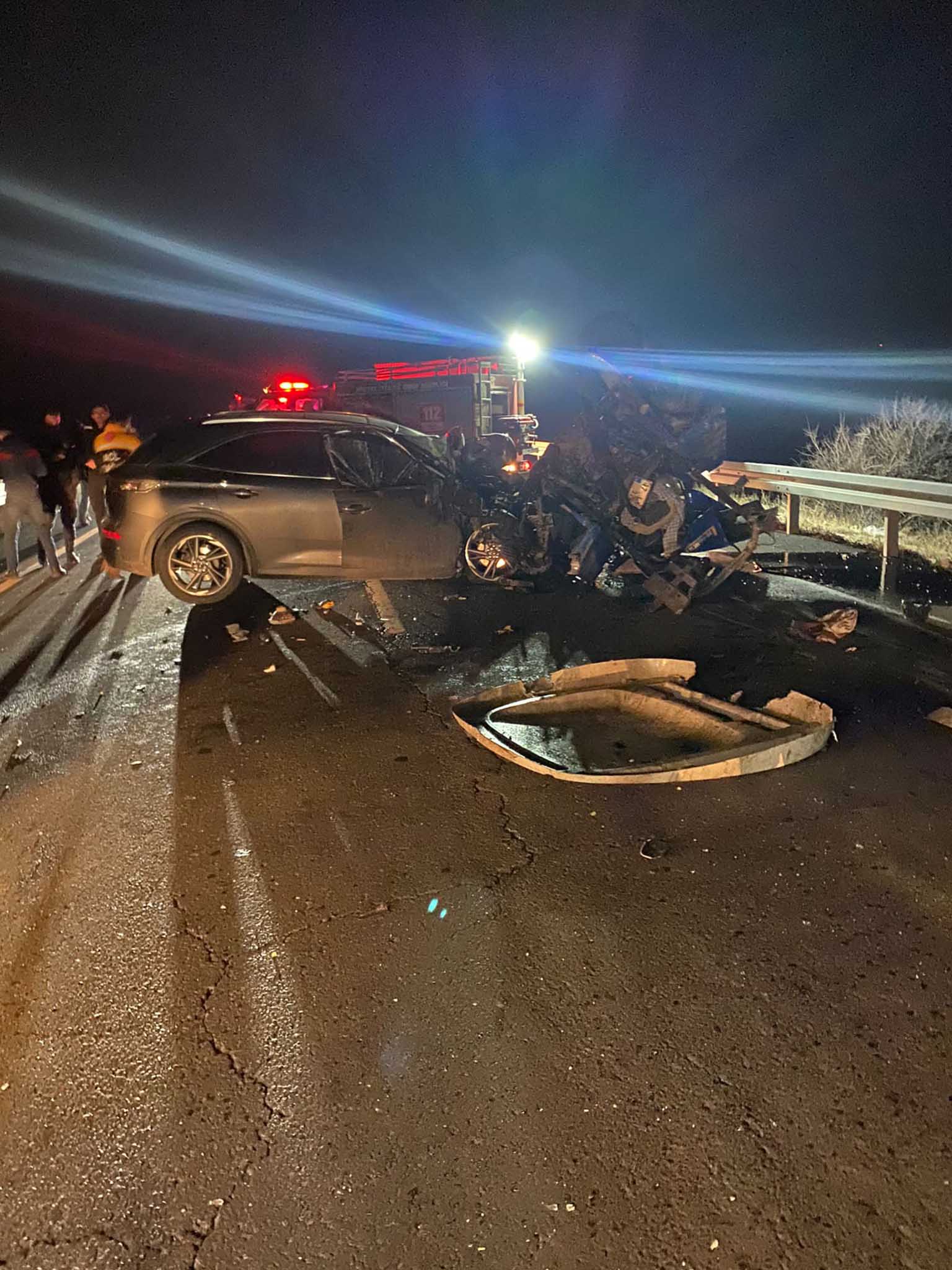 Mardin'de Otomobil Ile Traktör Çarpıştı 1 Ölü, 2 Yaralı 3