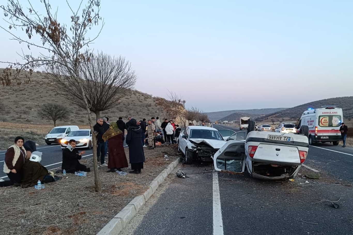 Mardin’de Otomobiller Kafa Kafaya Çarpıştı 7 Yaralı 1