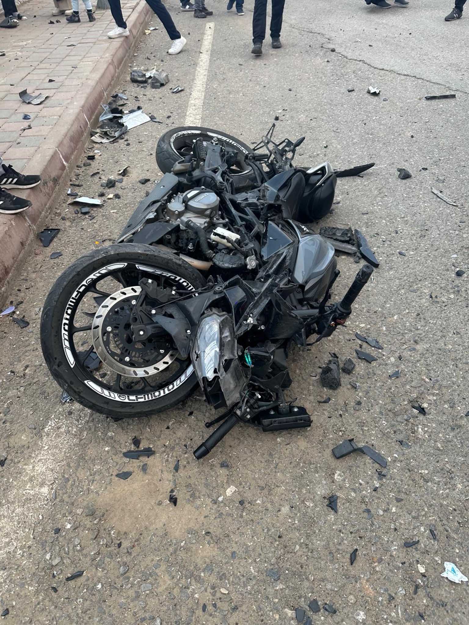 Otomobille Çarpışan Motosiklet Sürücüsü Öldü 2