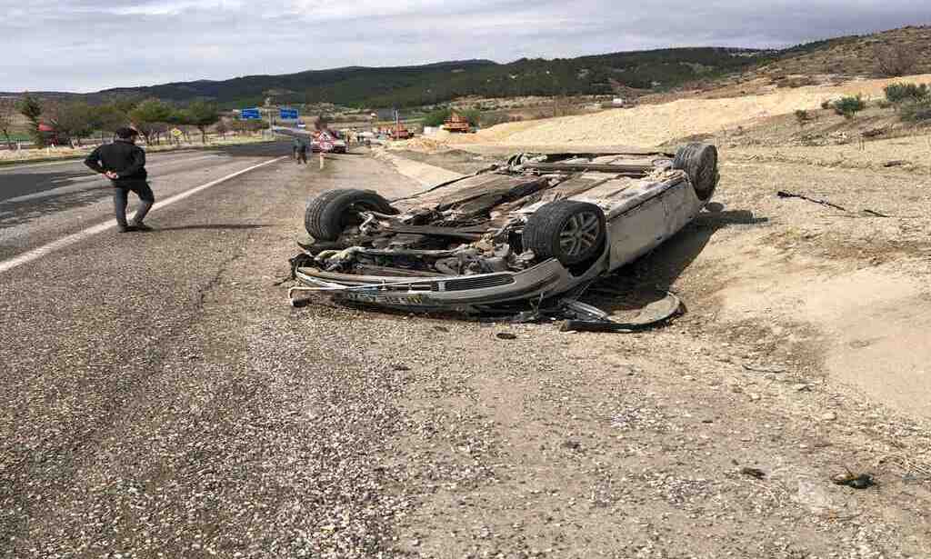 Adıyaman'da Takla Atan Araçta 4 Kişi Yaralandı (2)