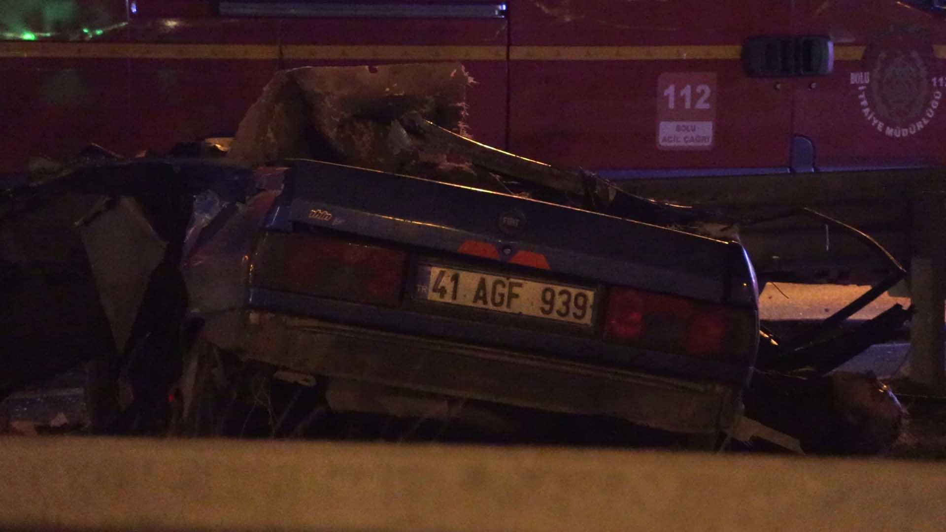 Bariyerlere Çarpan Tofaş Şahin, Hurdaya Döndü 2 Ölü, 1 Yaralı 1