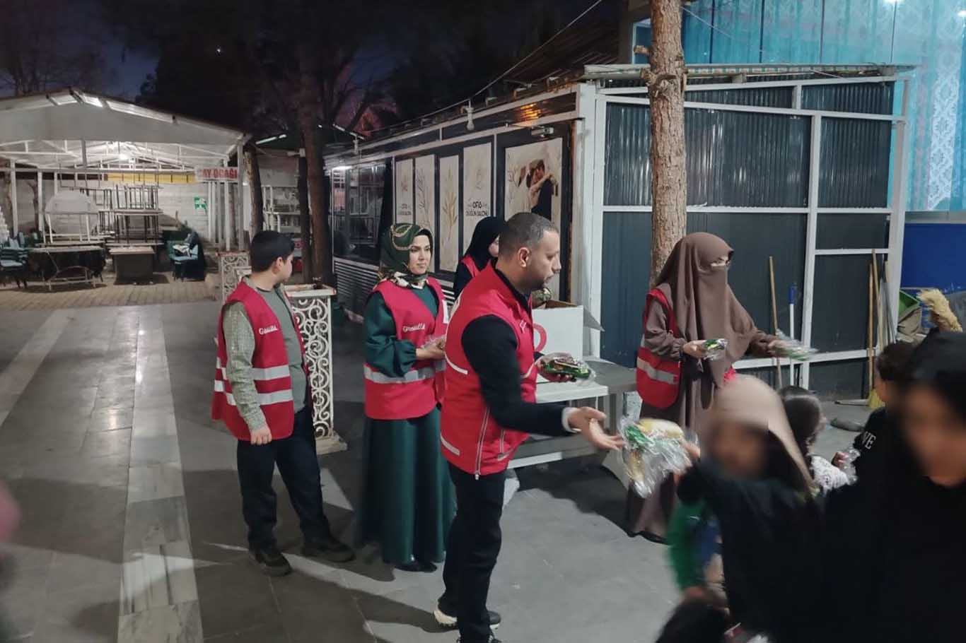 Bismil Kaymakamlığı, 'Dünya Yetimler Günü'nde Çocukların Yüzünü Güldürdü 17