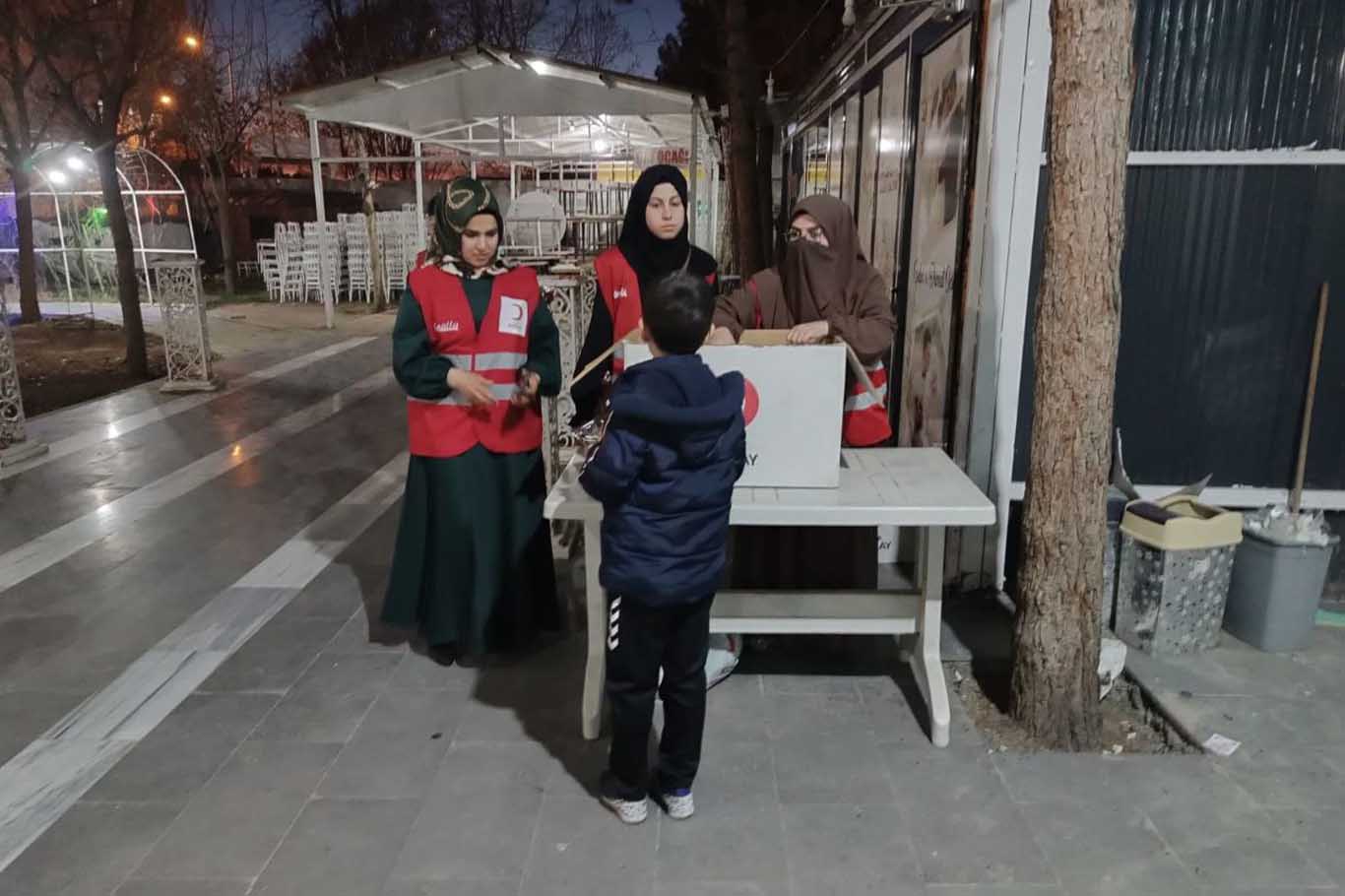 Bismil Kaymakamlığı, 'Dünya Yetimler Günü'nde Çocukların Yüzünü Güldürdü 18