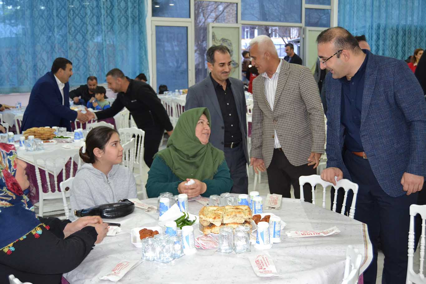 Bismil Kaymakamlığı, 'Dünya Yetimler Günü'nde Çocukların Yüzünü Güldürdü 3