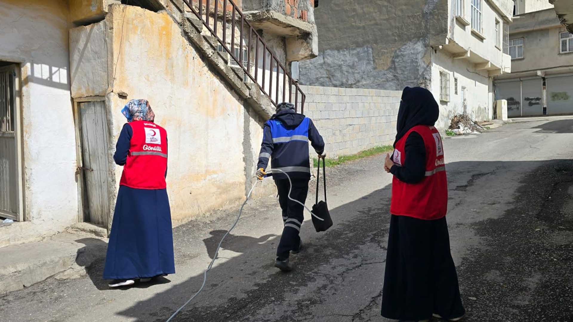 Diyarbakır'da 40 Aydır Elektriği Kesik Olan Aileye Yardım Eli 1