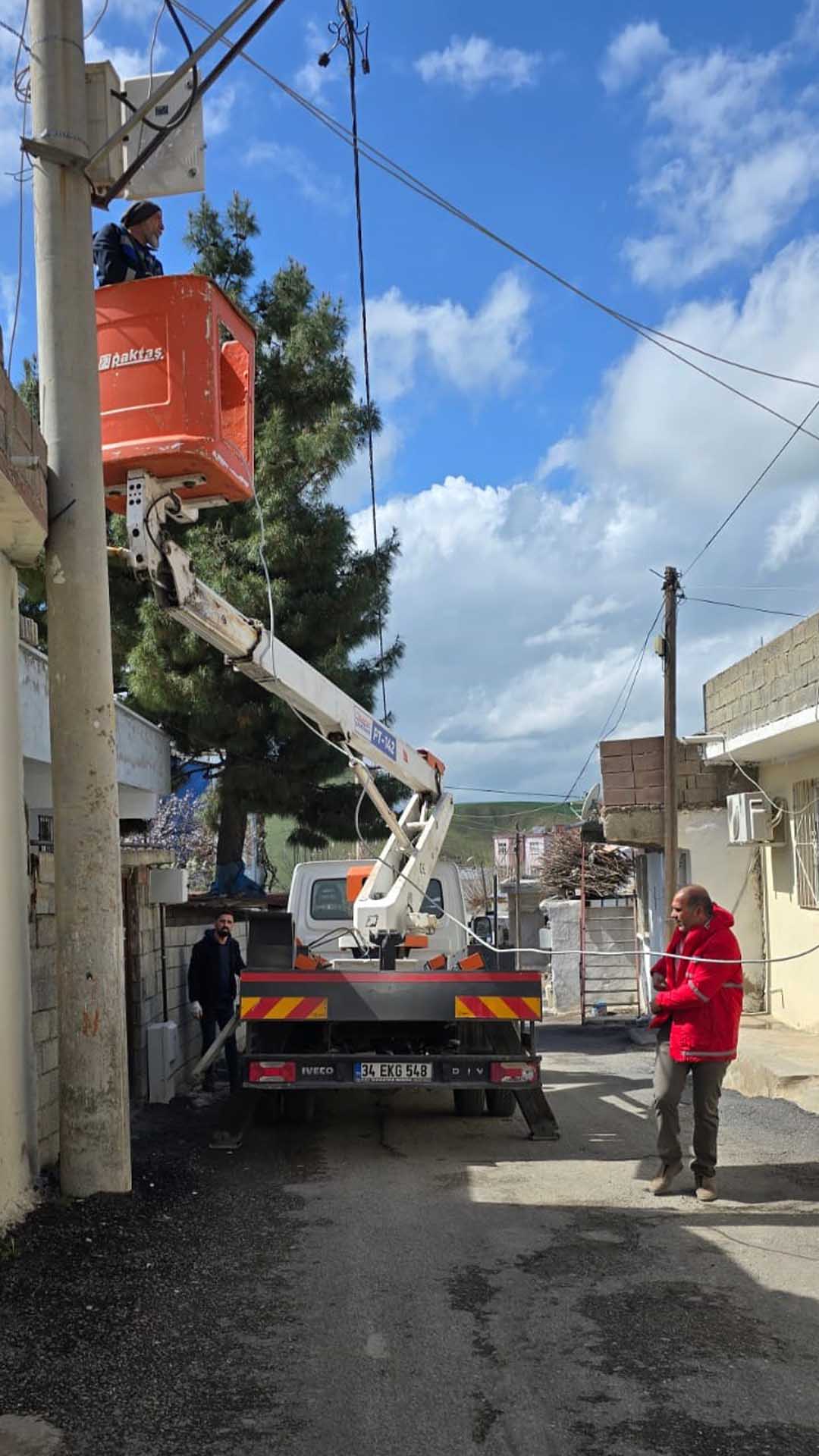 Diyarbakır'da 40 Aydır Elektriği Kesik Olan Aileye Yardım Eli 4