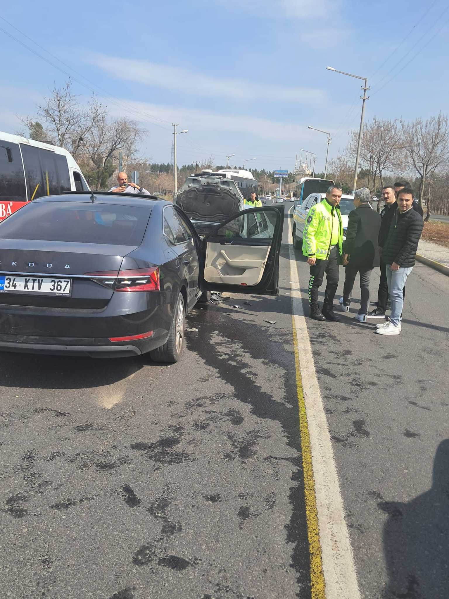 Diyarbakır’da Direksiyon Başında Kalp Krizi Geçiren Sürücü Otobüs Ve Iki Otomobile Çarptı 1