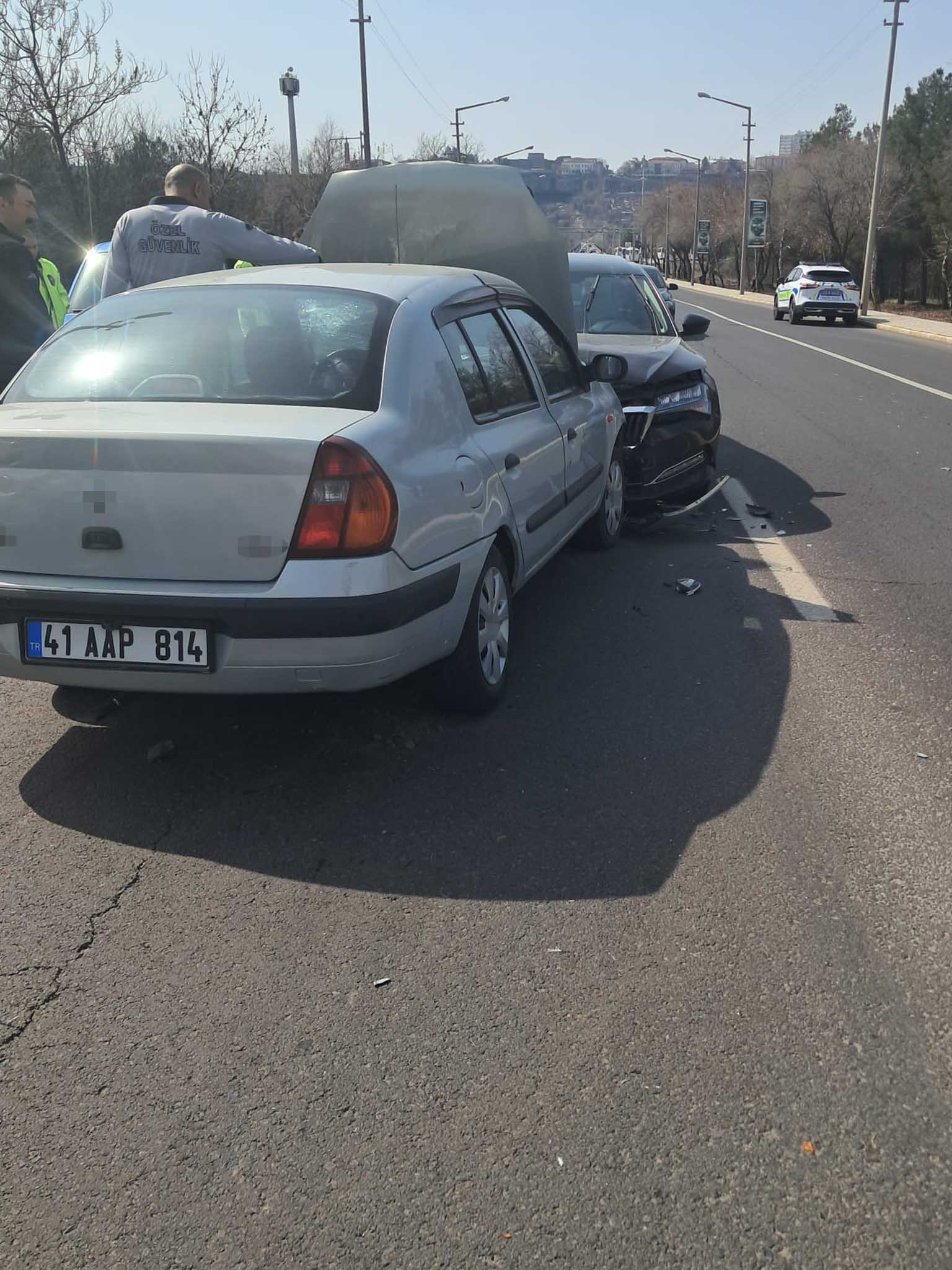 Diyarbakır’da Direksiyon Başında Kalp Krizi Geçiren Sürücü Otobüs Ve Iki Otomobile Çarptı 2