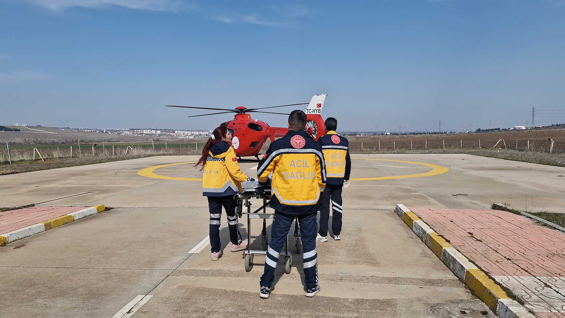 Diyarbakır’da Kalp Krizi Geçiren 40 Yaşındaki Kadın, Ambulans Helikopter Ile Hastaneye Sevk Edildi 2