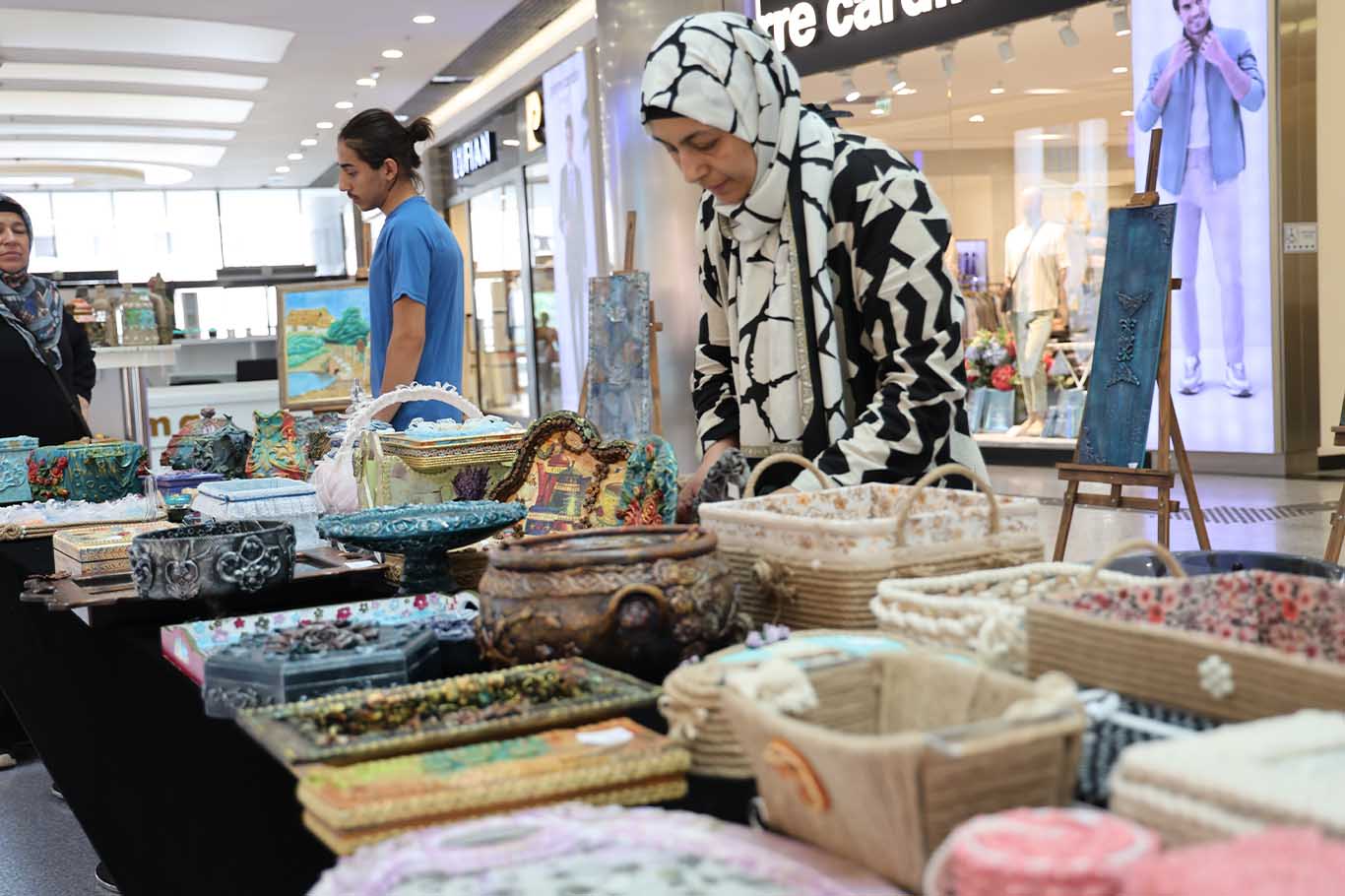 Diyarbakır’da Kanser Hastası Öğretmen, Resim Sergisi Ile Gazze'ye 75 Bin Lira Bağışladı 2