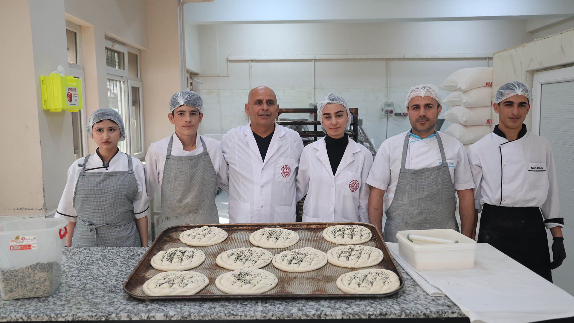 Diyarbakır'da Meslek Lisesi Öğrencileri 130 Aileye Ramazan Pidesi Ulaştırıyor2