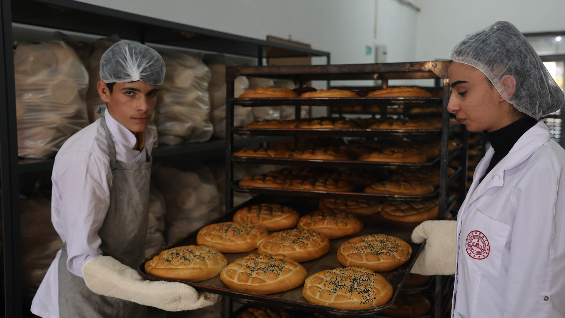 Diyarbakır'da Meslek Lisesi Öğrencileri 130 Aileye Ramazan Pidesi Ulaştırıyor3