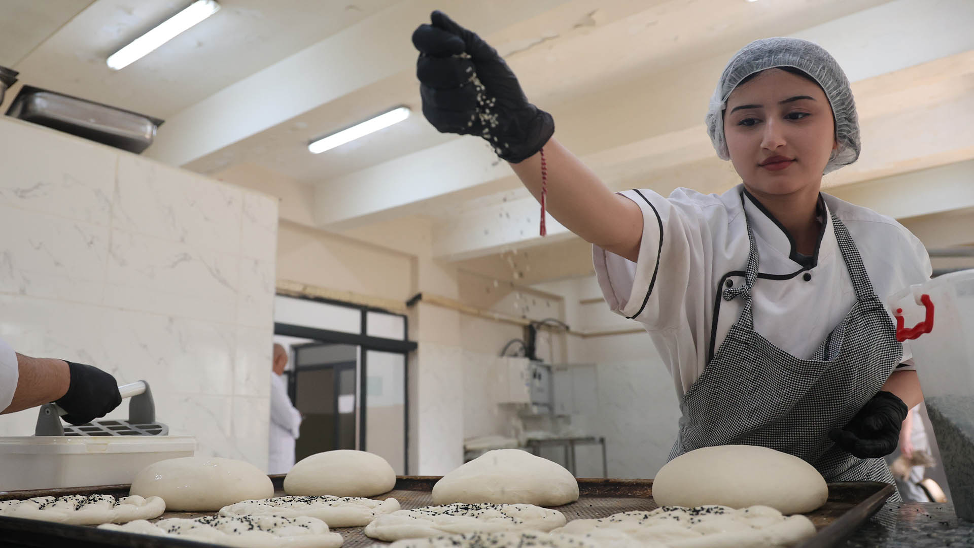 Diyarbakır'da Meslek Lisesi Öğrencileri 130 Aileye Ramazan Pidesi Ulaştırıyor5