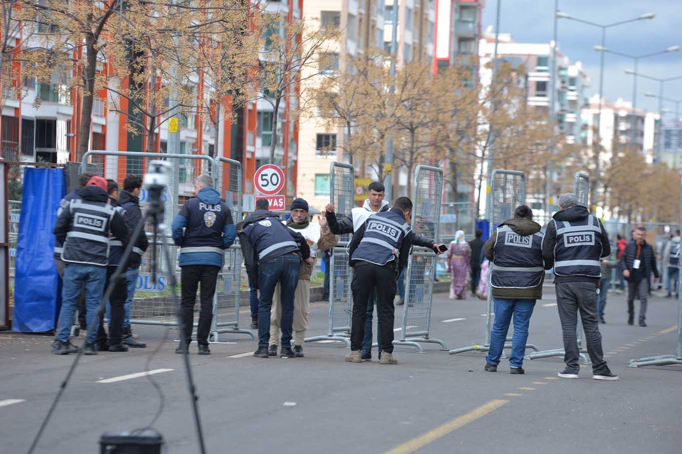 Diyarbakır'da Newroz Etkinliği Düzenleniyor 5