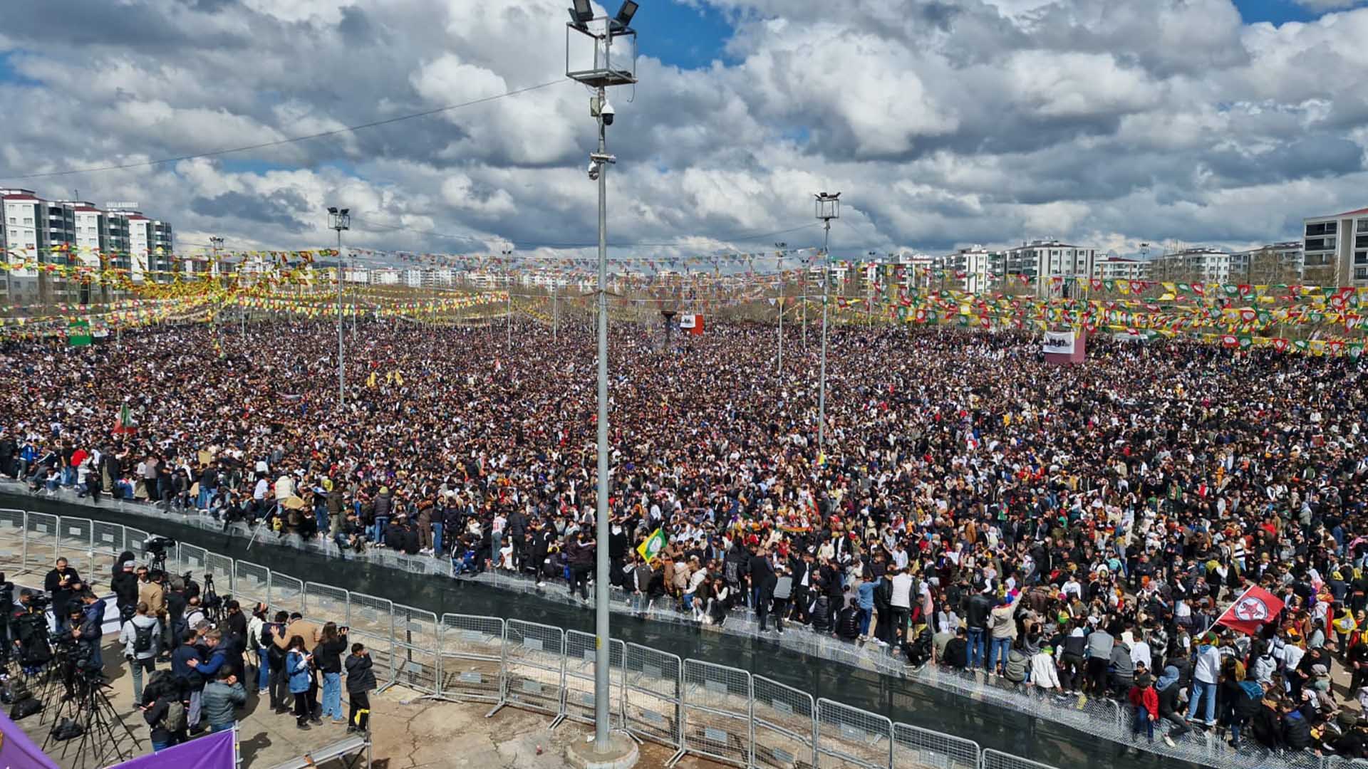 Diyarbakır'da Newroz Etkinliği Düzenleniyor 6