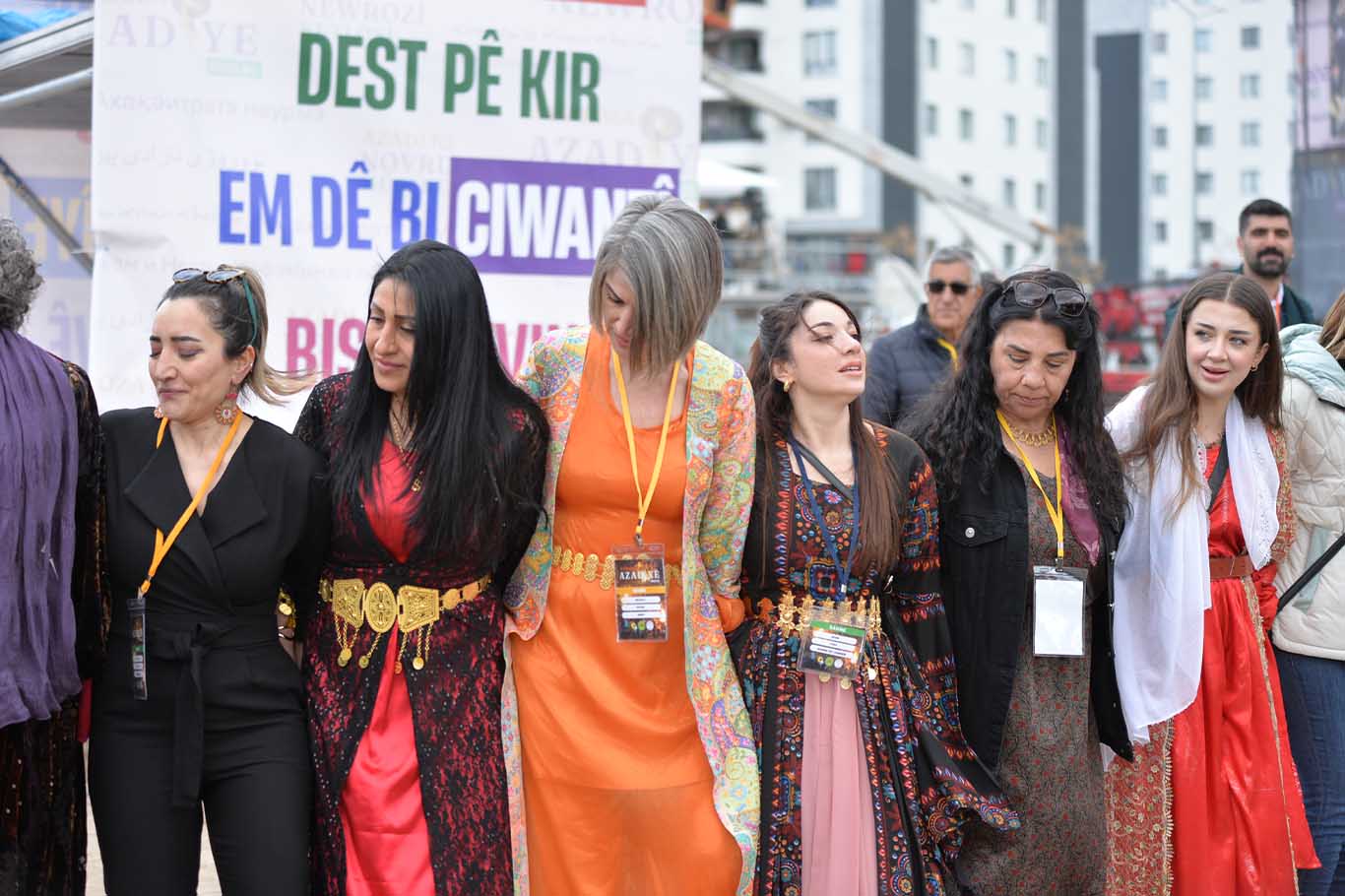 Diyarbakır'da Newroz Etkinliği Düzenleniyor 8