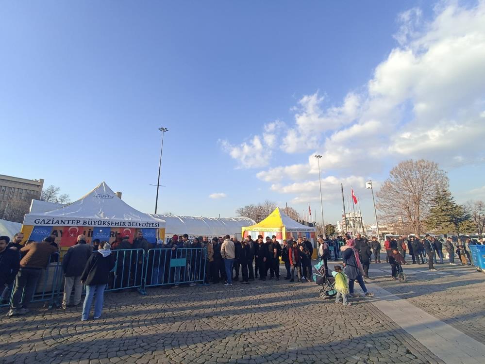 Geleneksel İftar Çadırları İlk Gün Yoğun İlgi Gördü