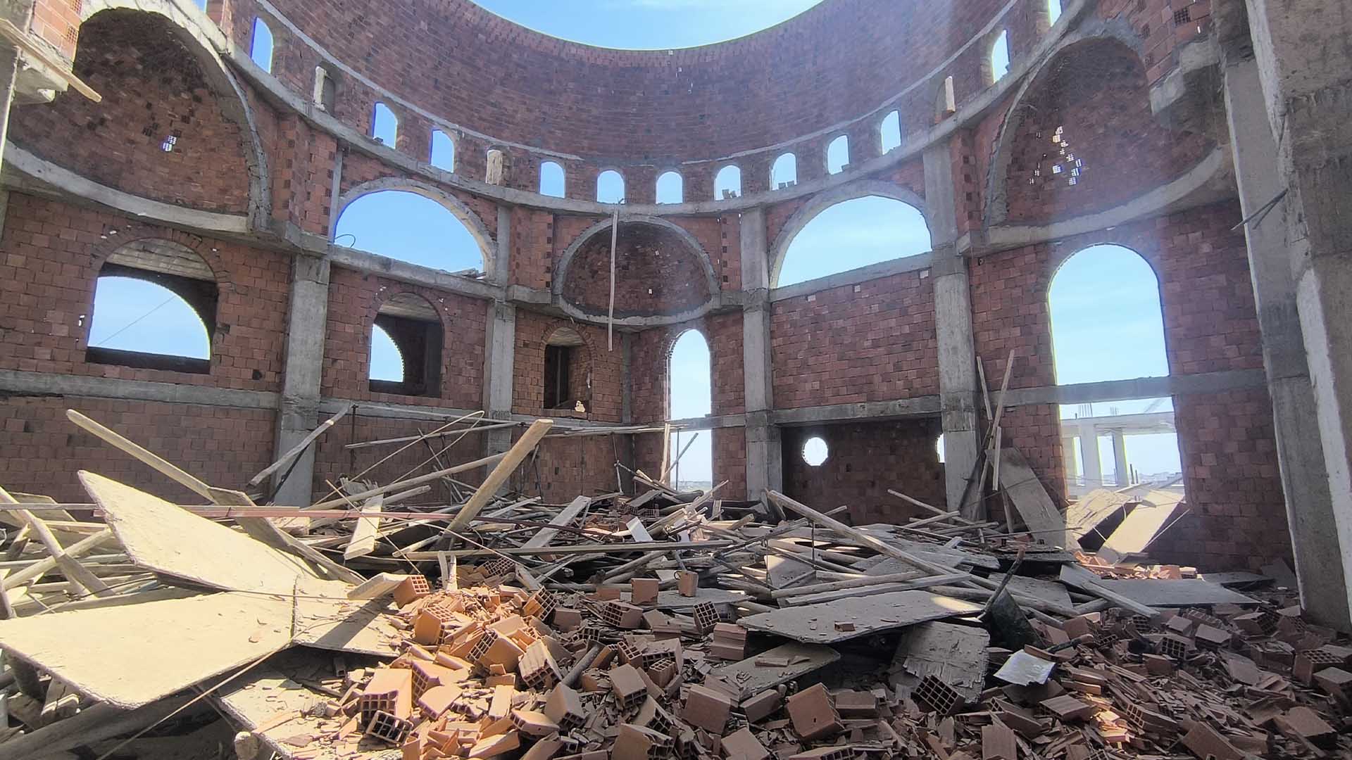 Mardin’de Cami Inşaatının Iskelesi Çöktü 2