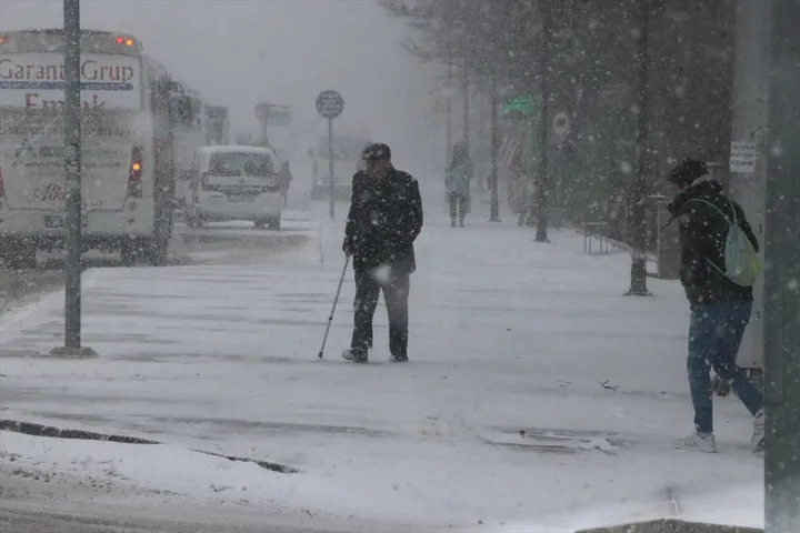 Meteoroloji Uyardı İki İlde Kar Yağışı Etkili Oluyor (1)