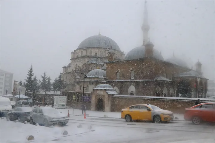 Meteoroloji Uyardı İki İlde Kar Yağışı Etkili Oluyor (2)