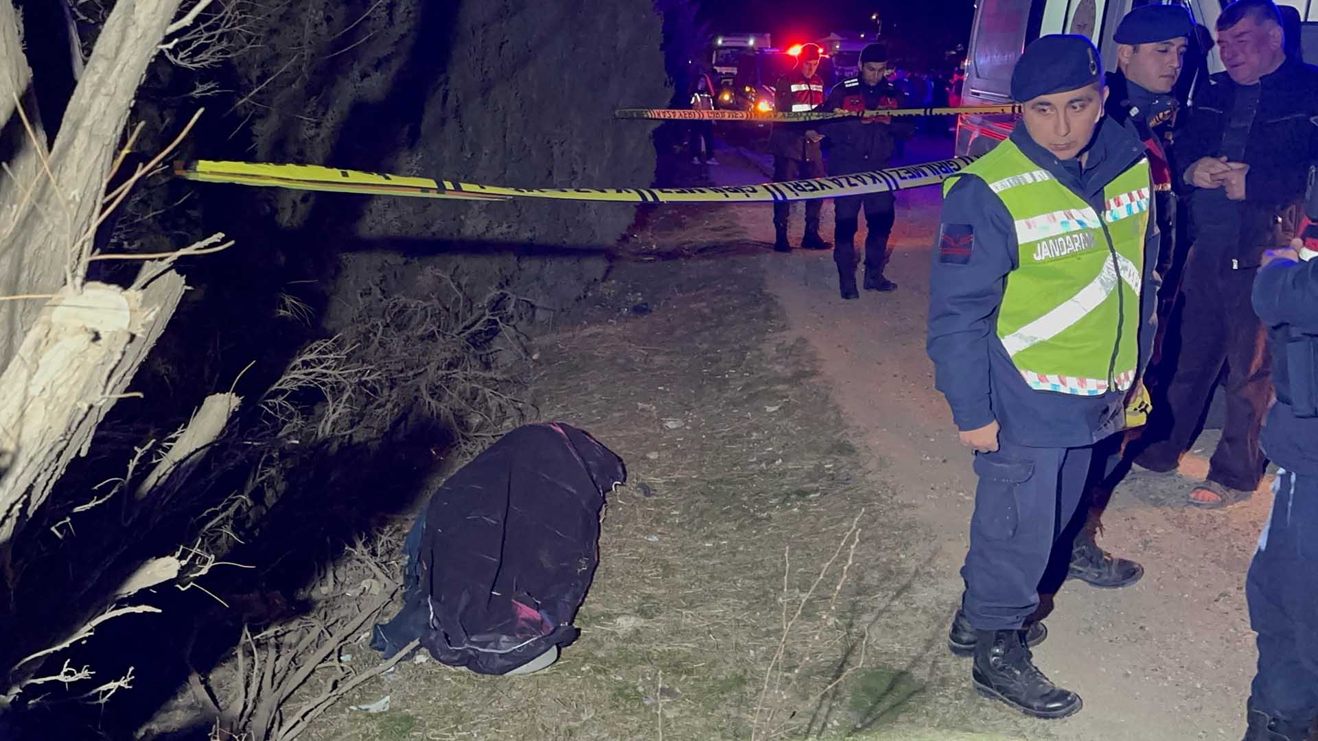 Otomobilin Çarptığı Yaya Öldü; Köy Sakinleri Karayolunu Trafiğe Kapattı 2