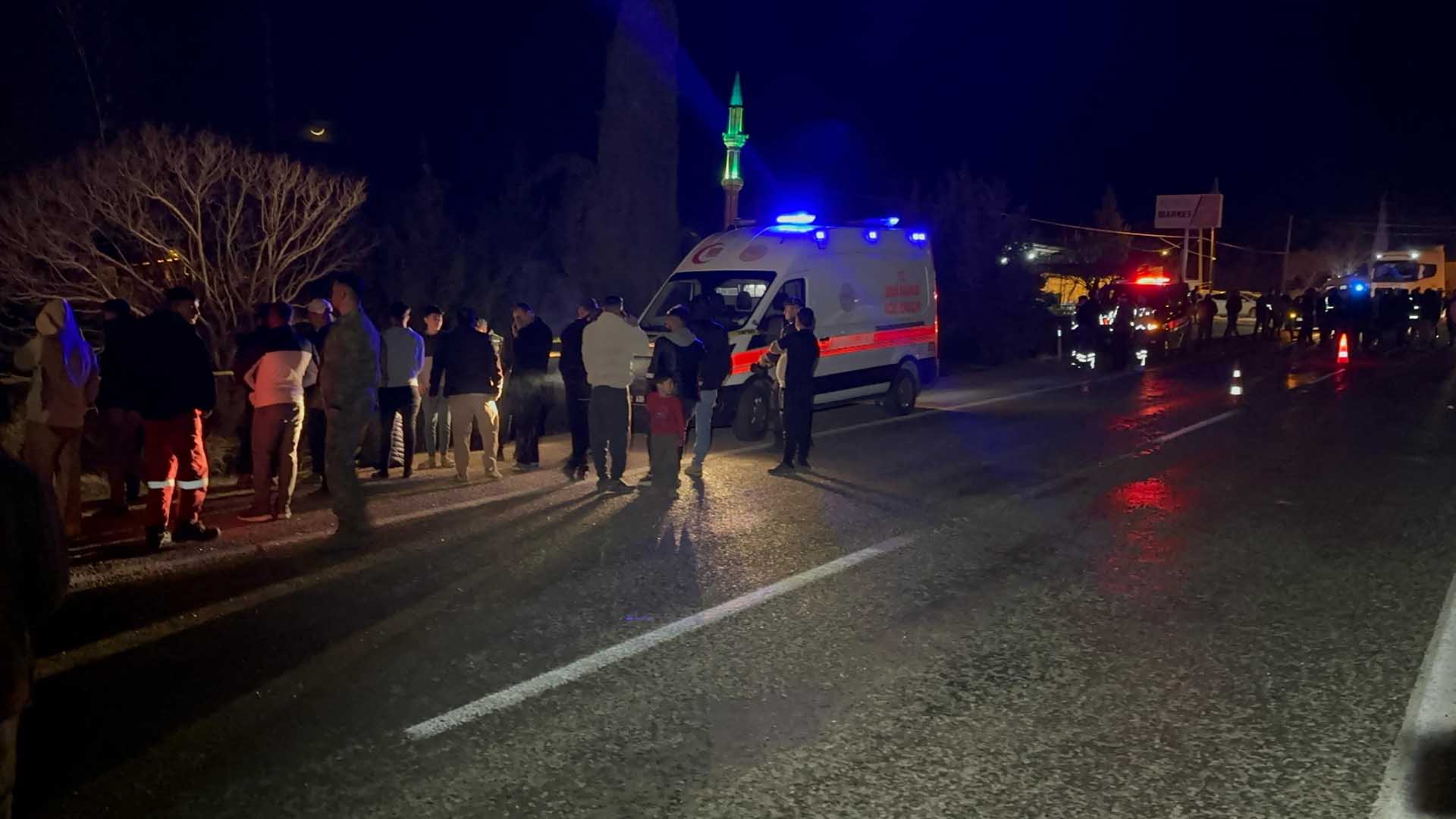 Otomobilin Çarptığı Yaya Öldü; Köy Sakinleri Karayolunu Trafiğe Kapattı 3