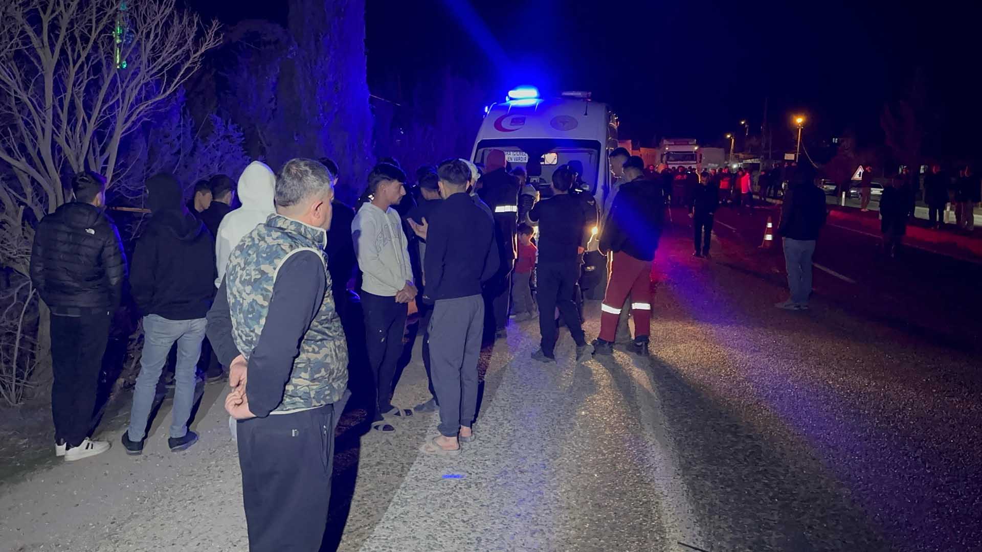 Otomobilin Çarptığı Yaya Öldü; Köy Sakinleri Karayolunu Trafiğe Kapattı 4