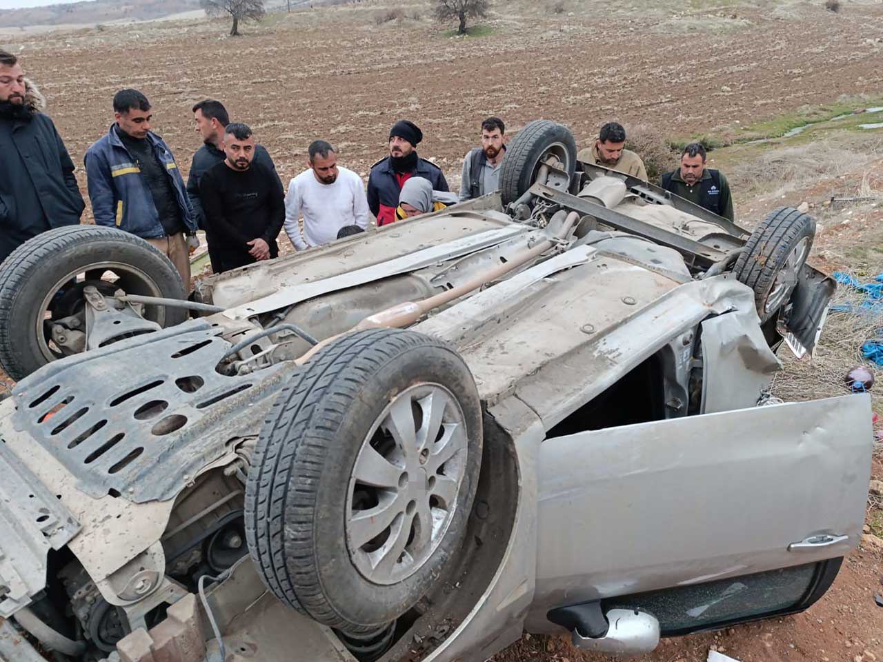 Otomobilin Takla Atarak Şarampole Yuvarlandığı Kazada 1 Kişi Öldü 3 Kişi Yaralandı 1