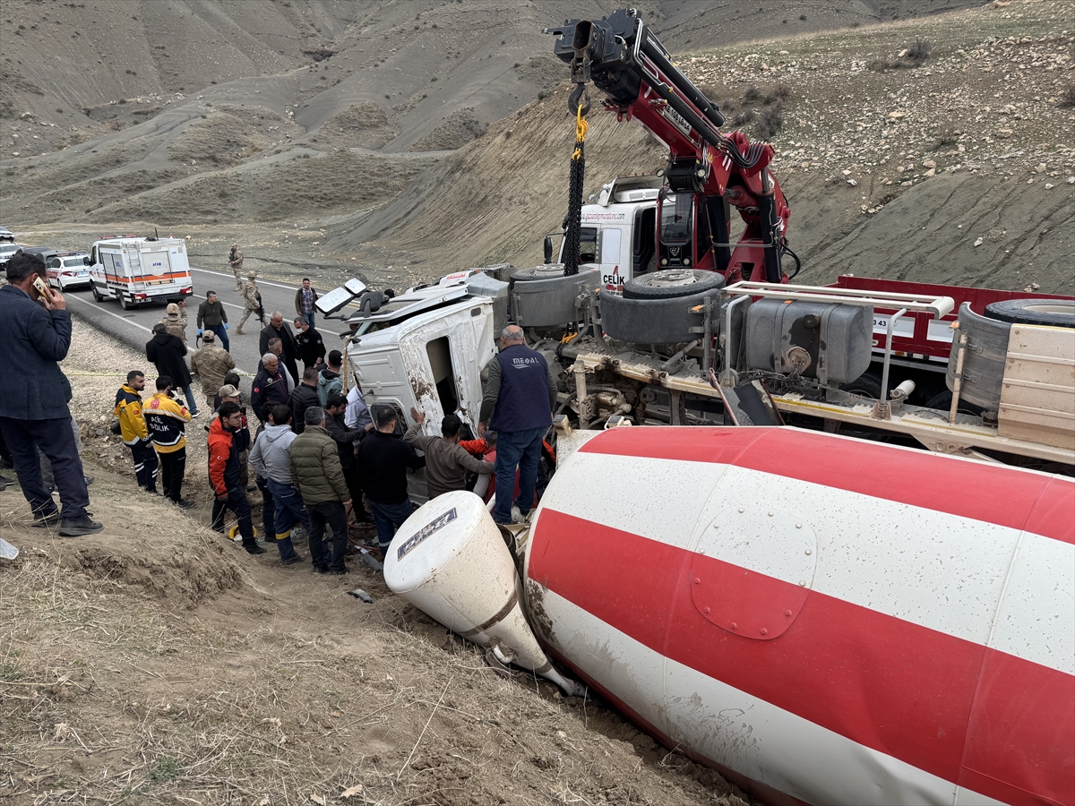 Siirt’te Beton Mikseri Devrildi Sürücü Hayatını Kaybetti (1)