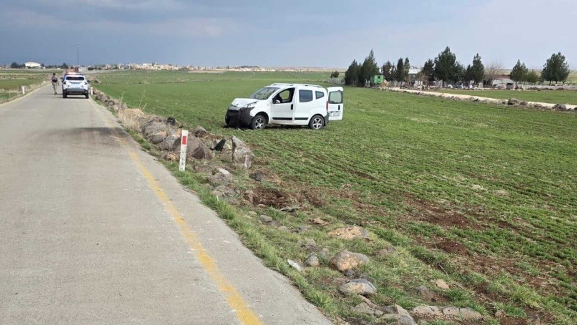 Siverek’te Hafif Ticari Araç Devrildi 1 Ölü, 2 Yaralı 1