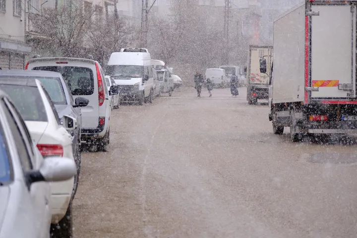 Van’da Bahar Yerini Kar Yağışına Bıraktı (1)