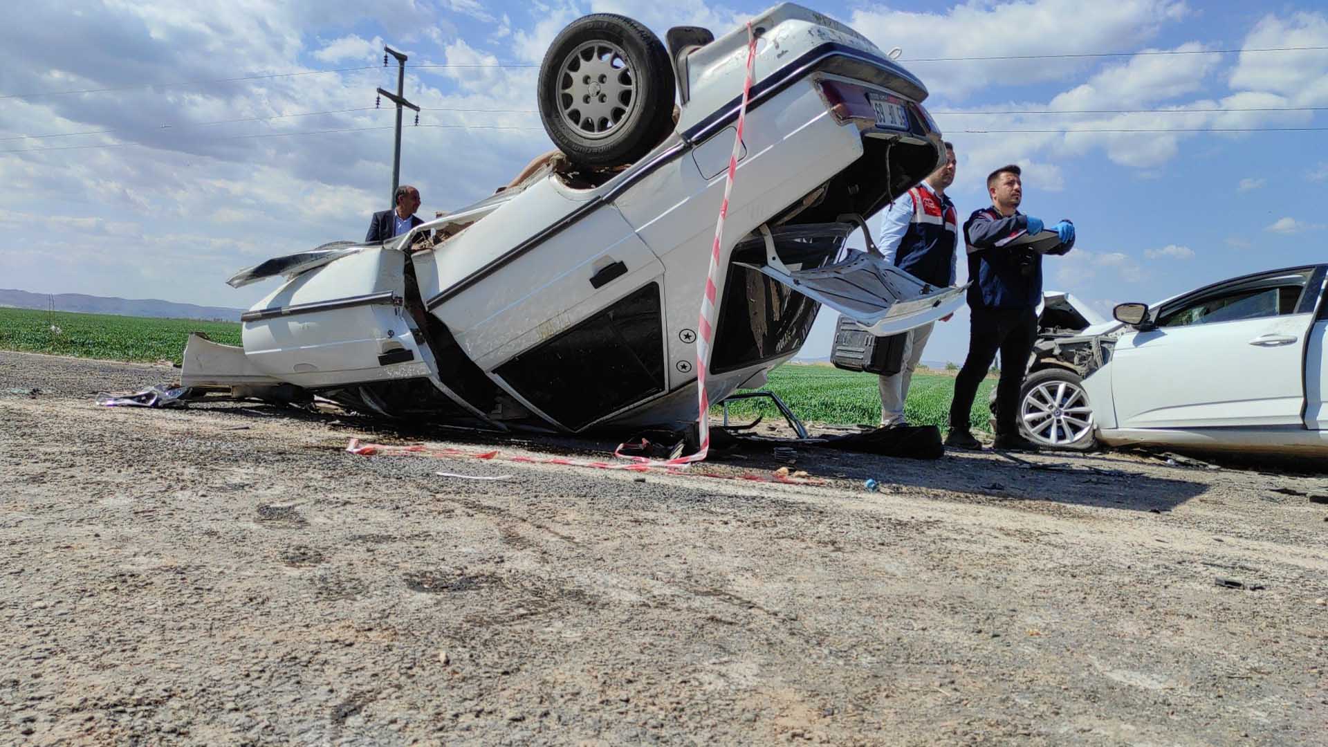2 Otomobilin Çarpıştığı Kazada 3 Kişi Öldü, 2 Kişi Yaralandı 1