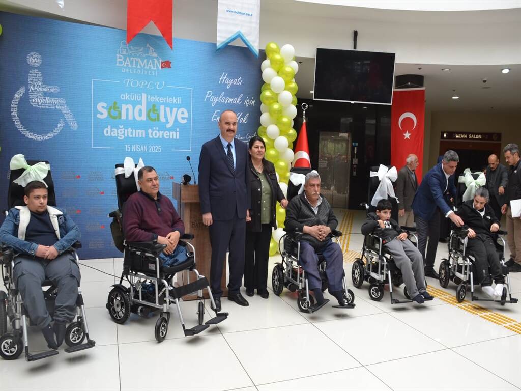 44 Engelliye Tekerlekli Sandalye Hediye Edildi (2)-1