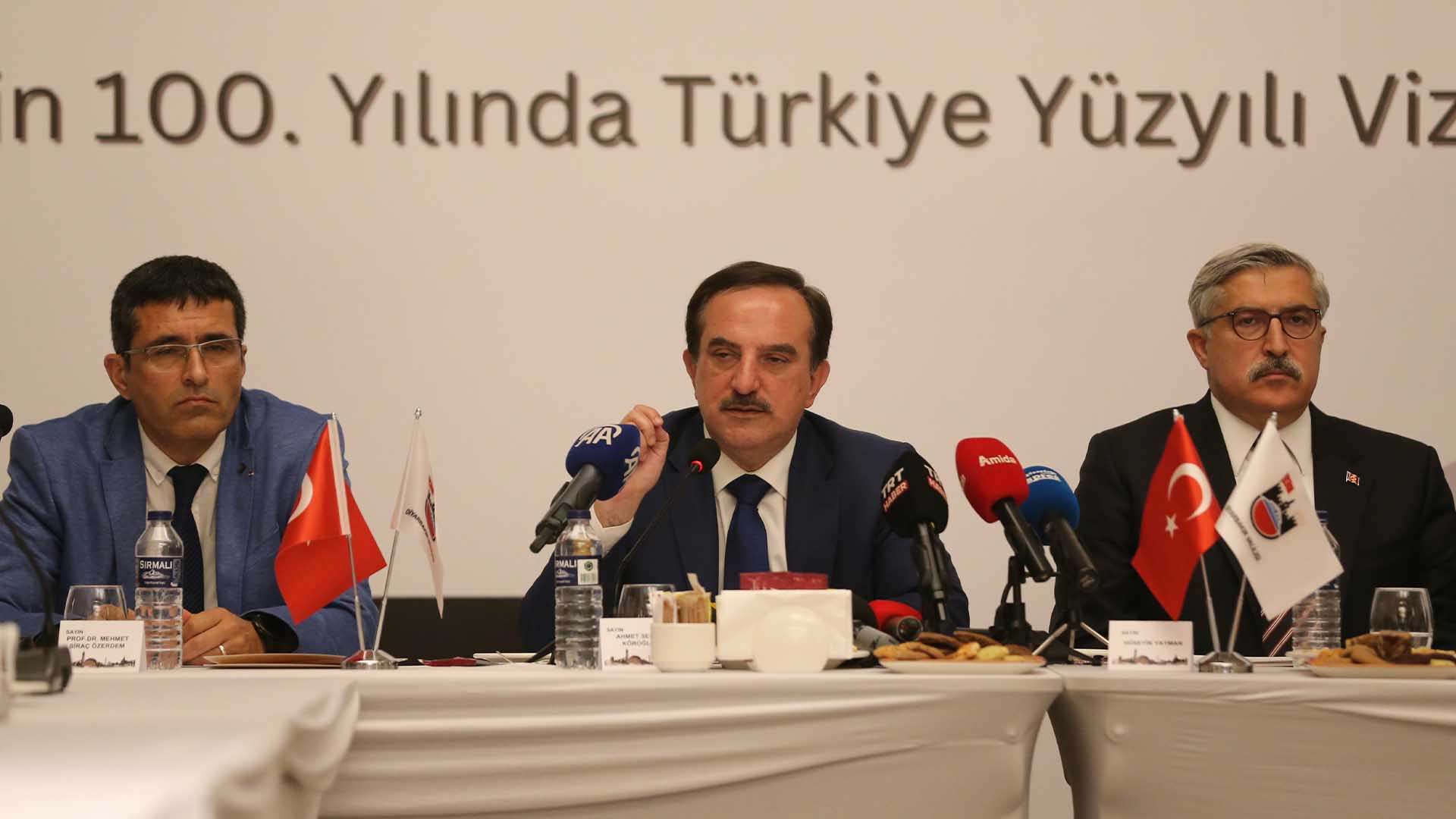 Cumhurbaşkanı Başdanışmanı Ve Cumhurbaşkanlığı Sağlık Politikaları Kurulu Üyesi Ahmet Selim Köroğlu